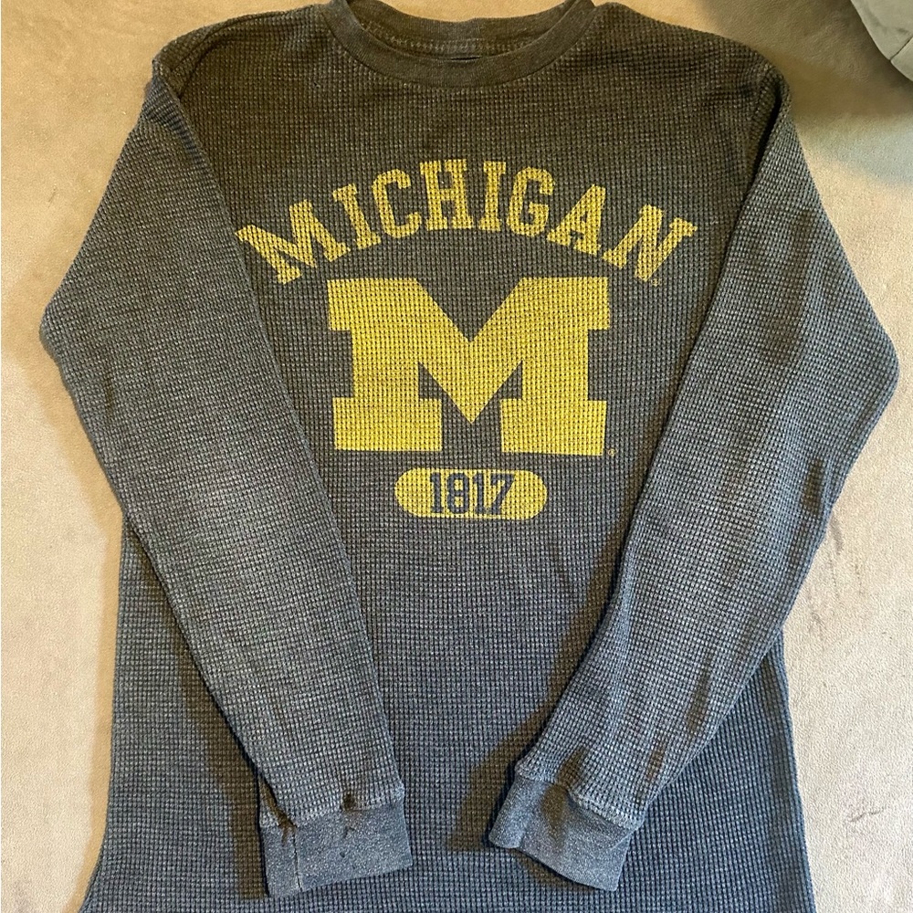 Michigan Long Sleeve henley vintage look